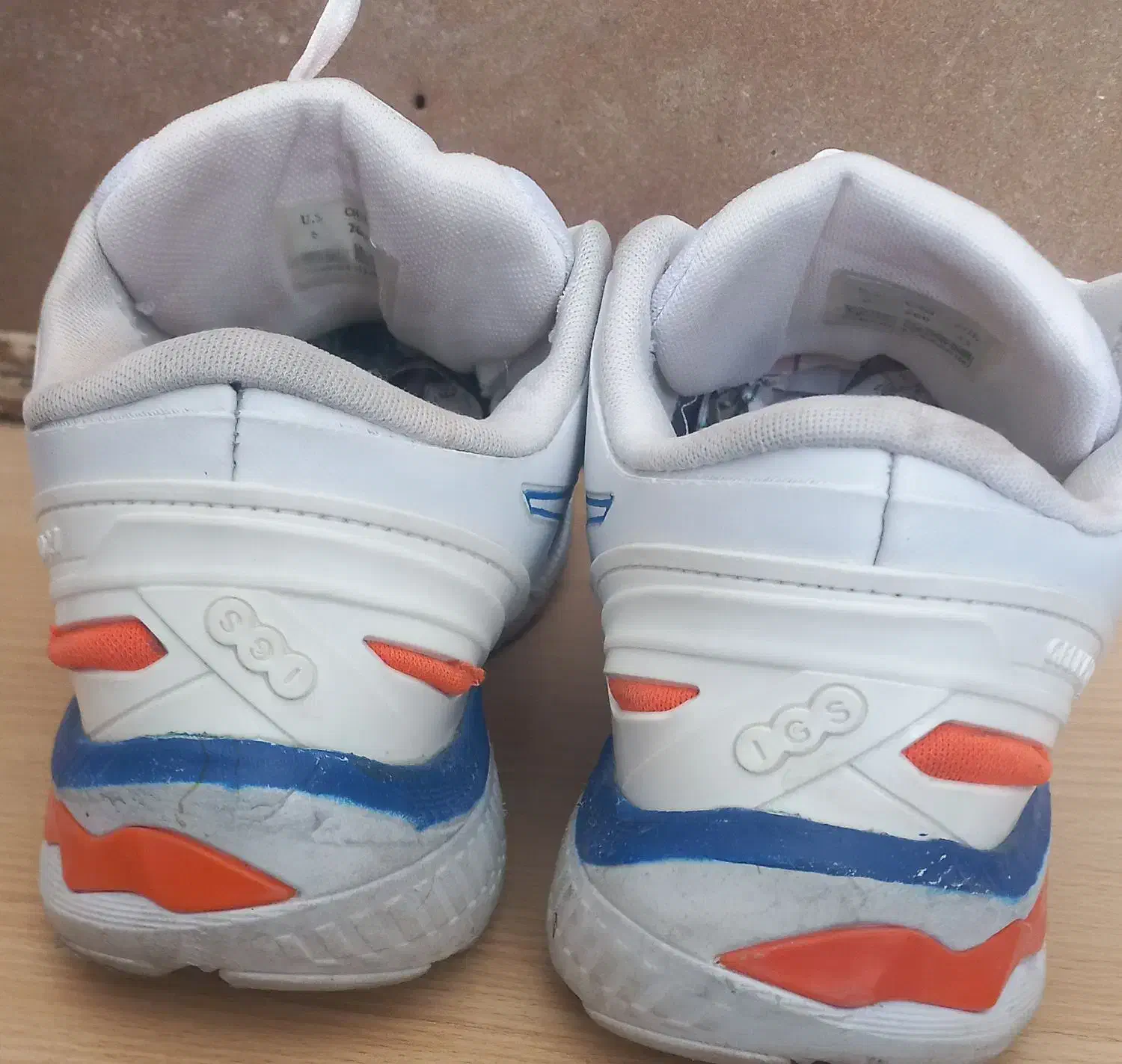 کتانی asics شماره ۴۲ استوک خارجی|کیف، کفش، کمربند|ایوان, |دیوار