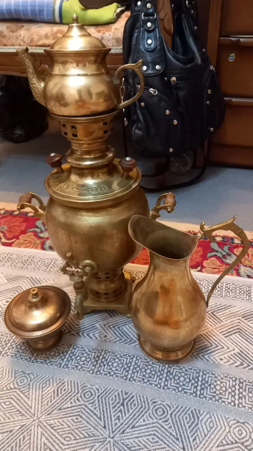 سماور برنز مهر دار همراه قوری و قندان و پارچ برنج|سماور، چای‌ساز، قهوه‌ساز|اردبیل, |دیوار