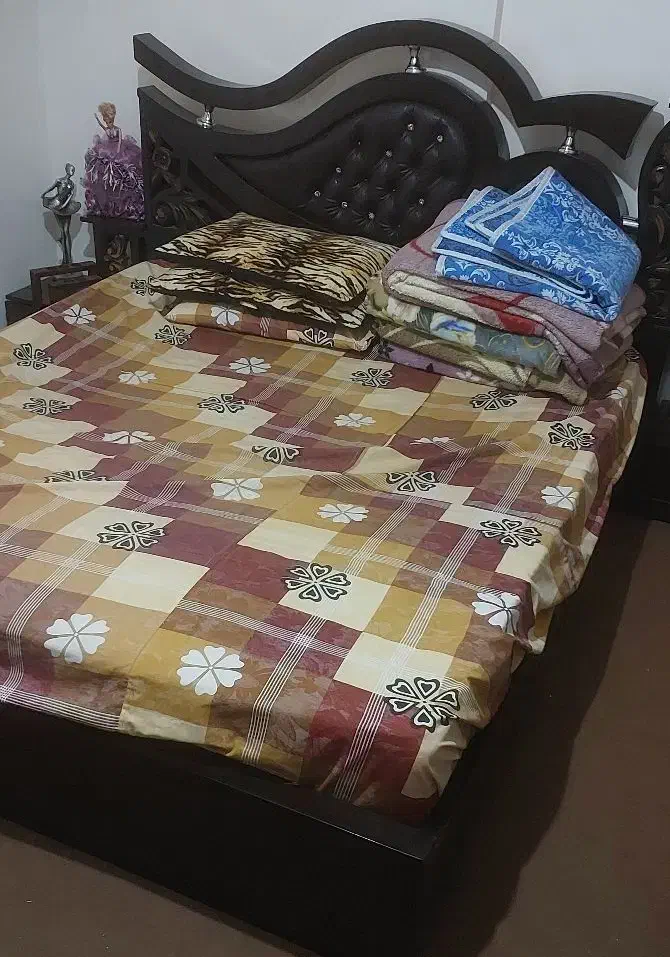 سرویس خواب|تخت و سرویس خواب|گلبهار, شهر جدید گلبهار|دیوار