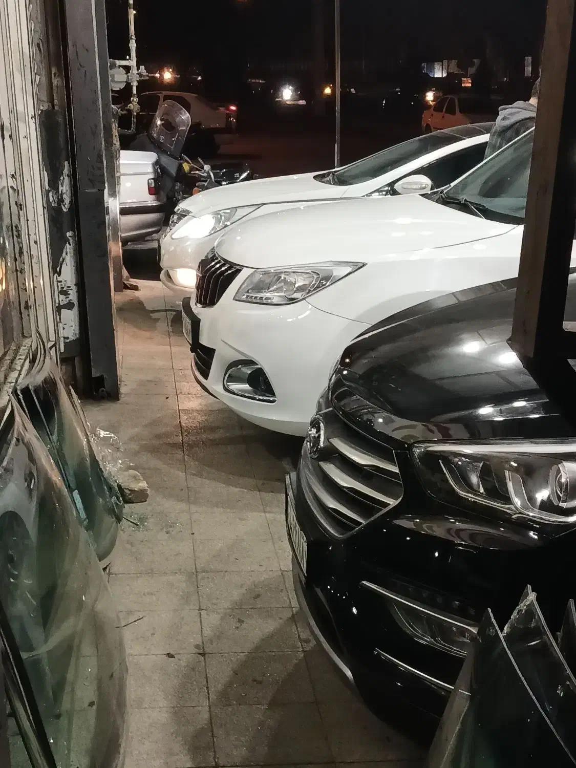 نمایندگی شیشه اتومبیل حسنی|خدمات موتور و ماشین|زنجان, |دیوار