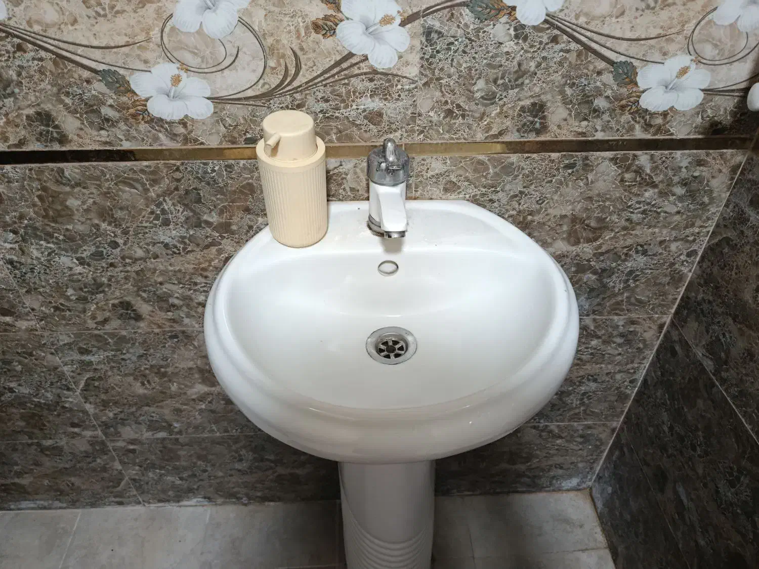 روشویی سرامیکی|لوازم سرویس بهداشتی|رشت, کوی جام جم|دیوار