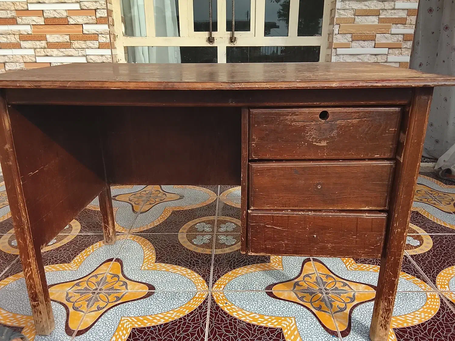 میز چوبی|میز تحریر و کامپیوتر|خانمیرزا, |دیوار