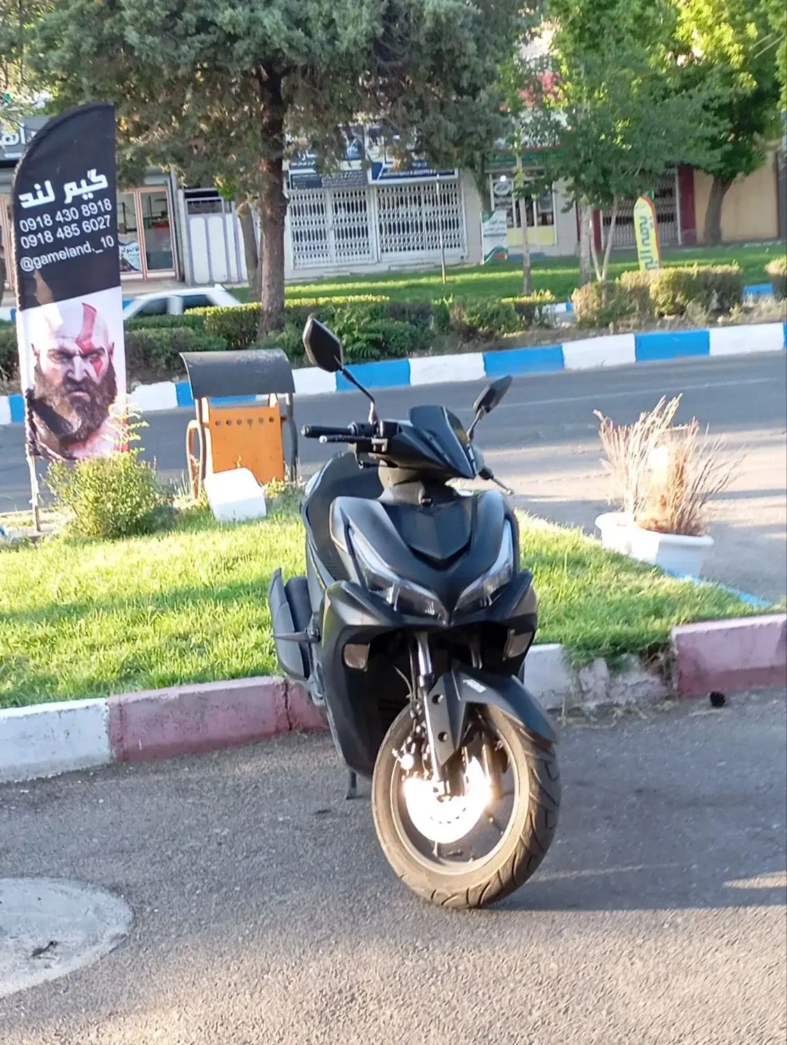 موتور آیروکس ان وی ایکس ۱۷۰ سی سی|موتورسیکلت|صحنه, |دیوار