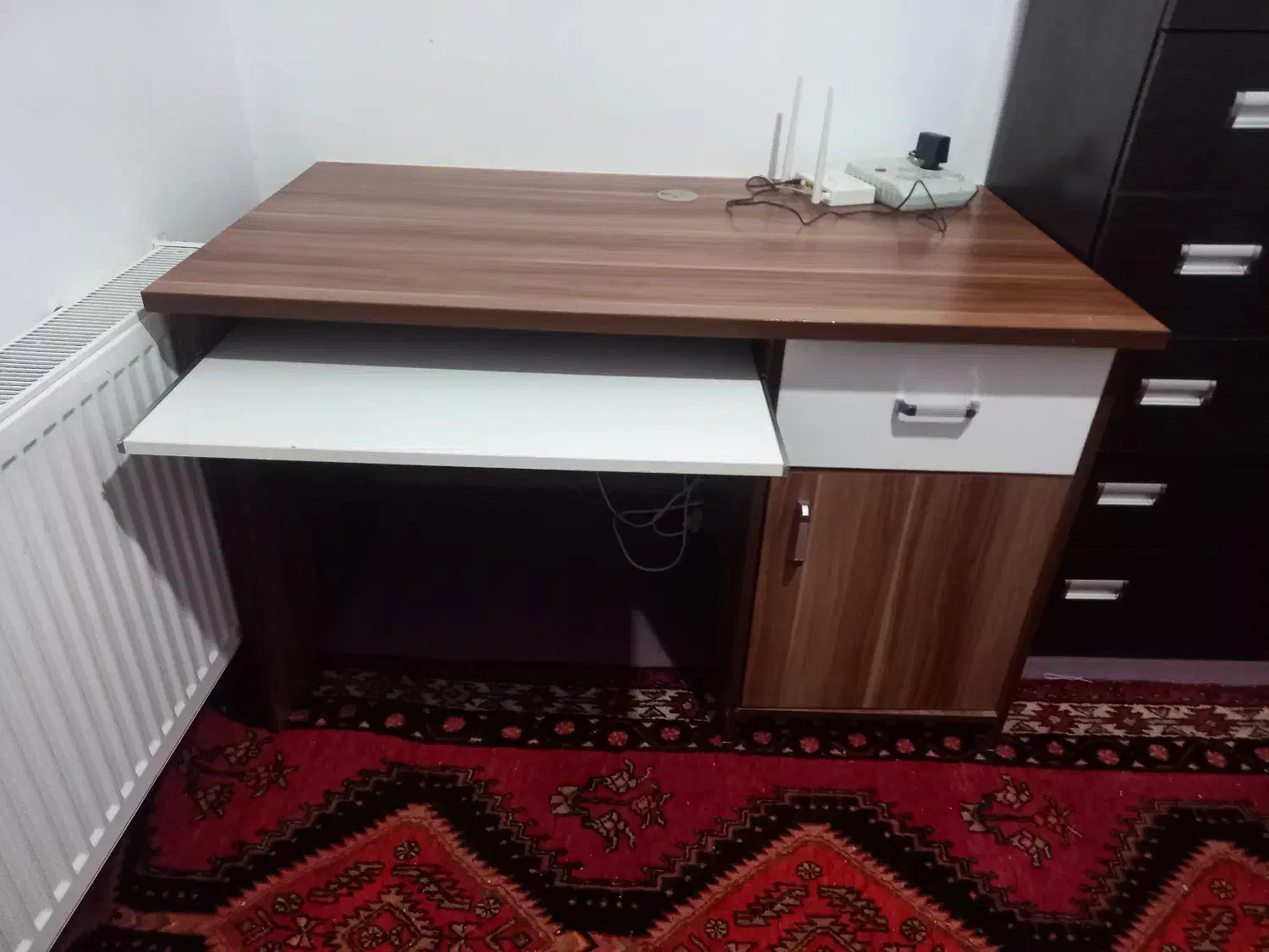 میز تحریر کاملا در حد نو|میز تحریر و کامپیوتر|میانه, |دیوار