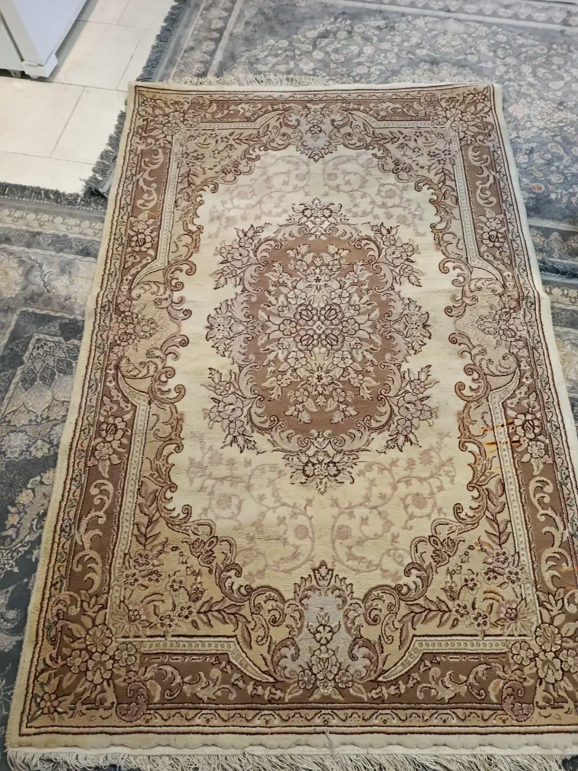 قالی ماشینی کرم قهوه ای|فرش|اهواز, گلستان|دیوار