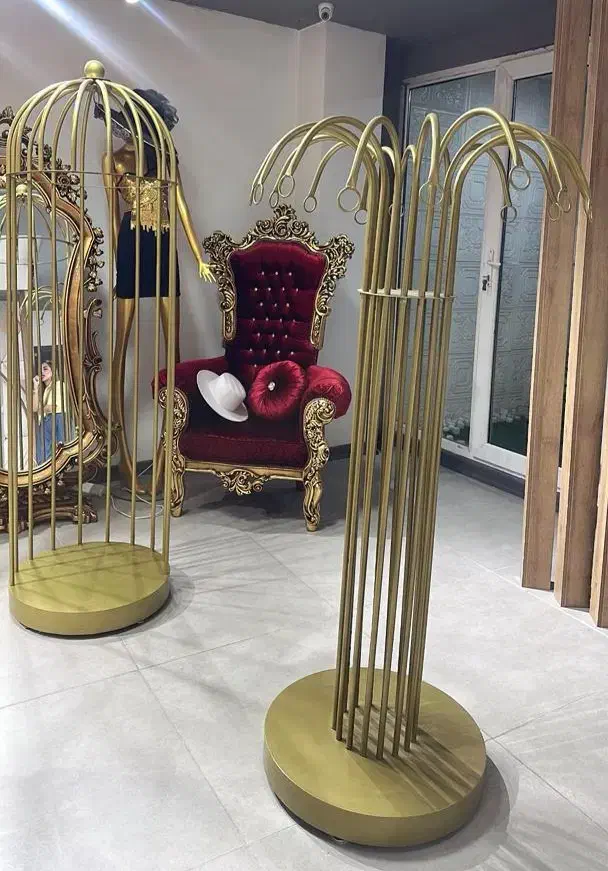 تعدای وسایل مزون نو چوب لباسی مانکن|فروشگاه و مغازه|شیراز, فرهنگ شهر|دیوار