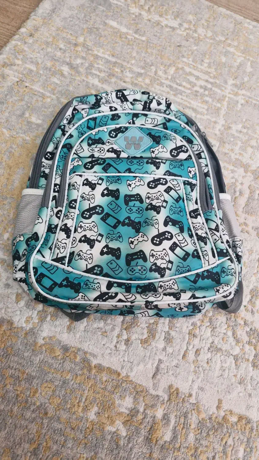 وسایل مدرسه|کیف، کفش، کمربند|بیرجند, |دیوار