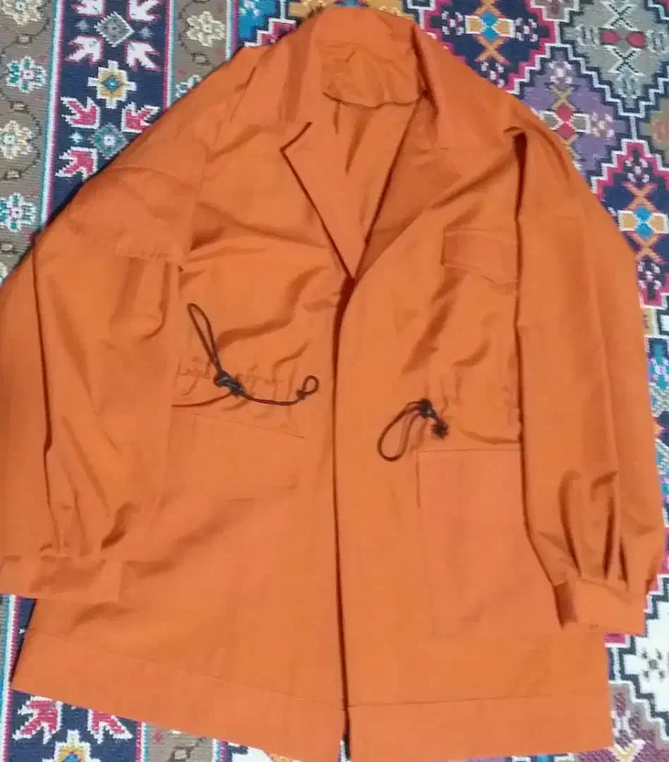 مانتو نارنجی طرح کت کمربند دار، بسیار تمیز|لباس|پیر بکران, |دیوار