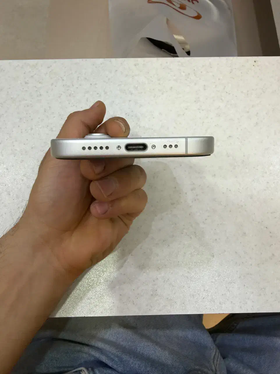 آیفون ۱۶ سفید ۱ سال گارانتی در حد آکبند|موبایل|اصفهان, خواجو|دیوار