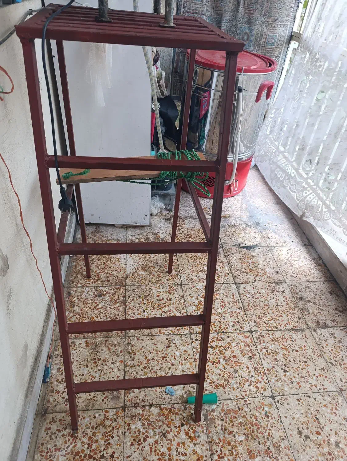 چهار پایه اهنی بسیار محکم|صندلی و نیمکت|خرمآباد, |دیوار