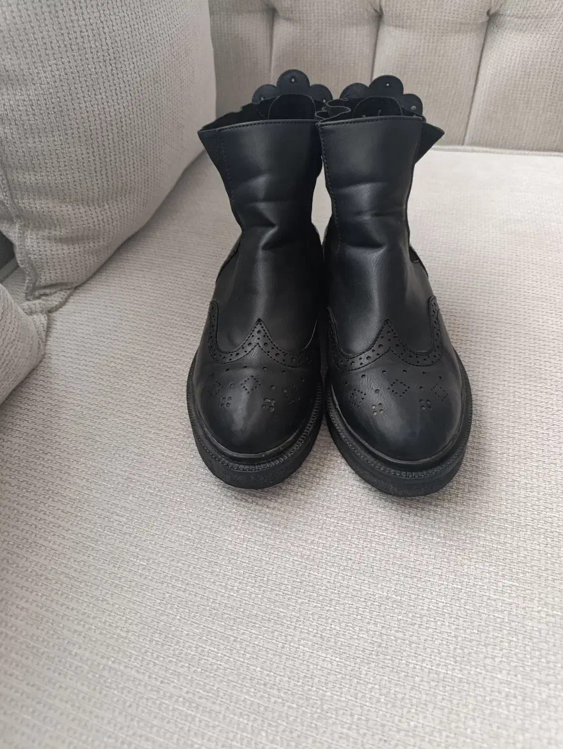 کفش|کیف، کفش، کمربند|نقده, |دیوار