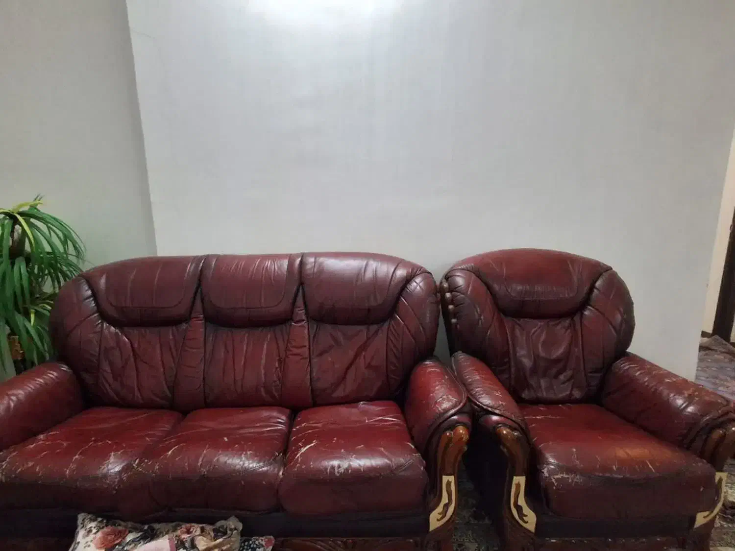 مبل چرم اصلی|مبلمان خانگی و میز عسلی|گلبهار, شهر جدید گلبهار|دیوار