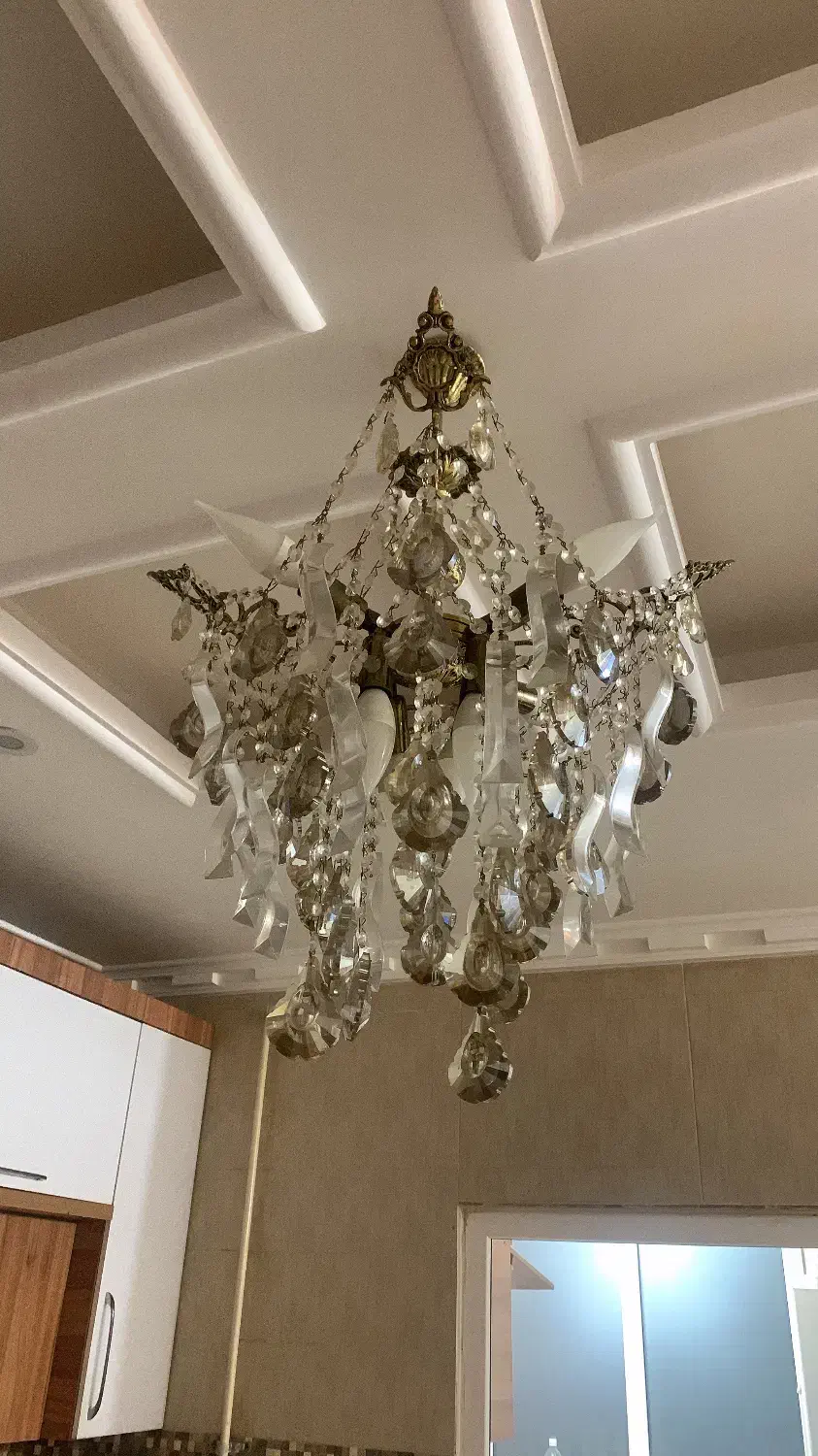 دو عدد لوستر برنجی و کریستال تمیز و سالم|لوستر و چراغ آویز|گرگان, |دیوار