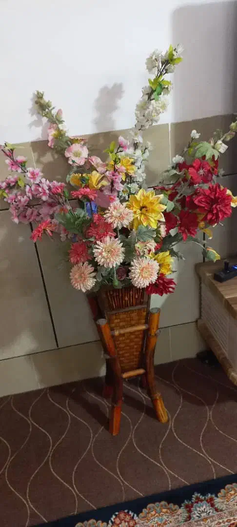 پشتی و تکیه گاه و گلدان گل|پشتی|لنجان, |دیوار