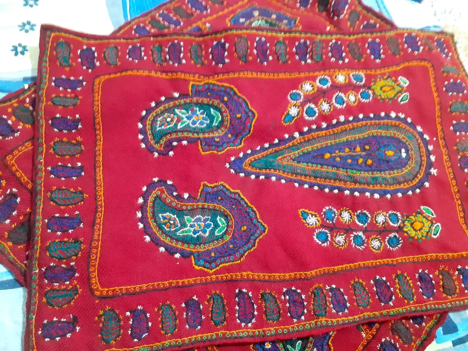 تعدادی پته|پشتی|سیرجان, |دیوار