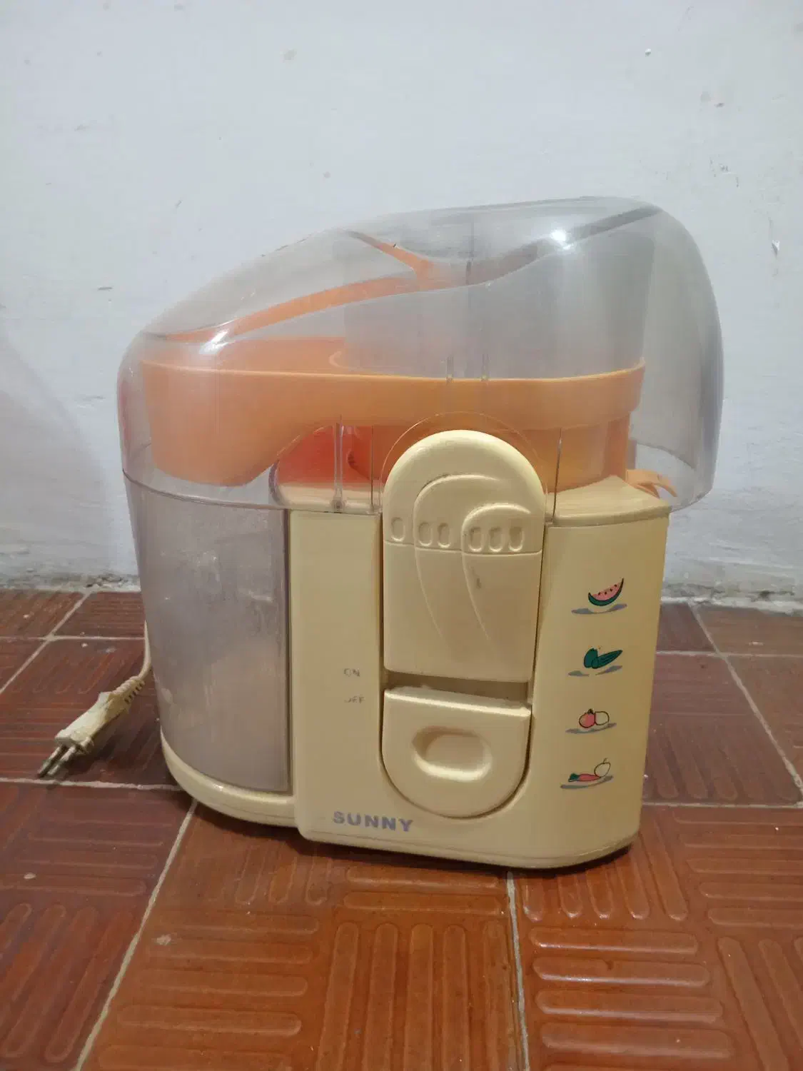 آبمیوه گیری|آبمیوه‌گیر و آب‌مرکبات‌گیر|ساری, |دیوار