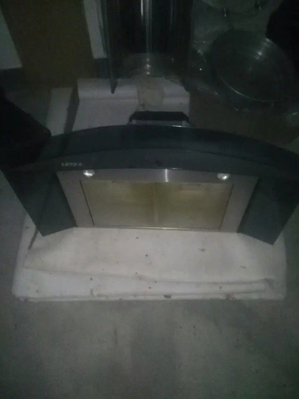 هود لتو اسپانیایی|هود|بیرجند, |دیوار