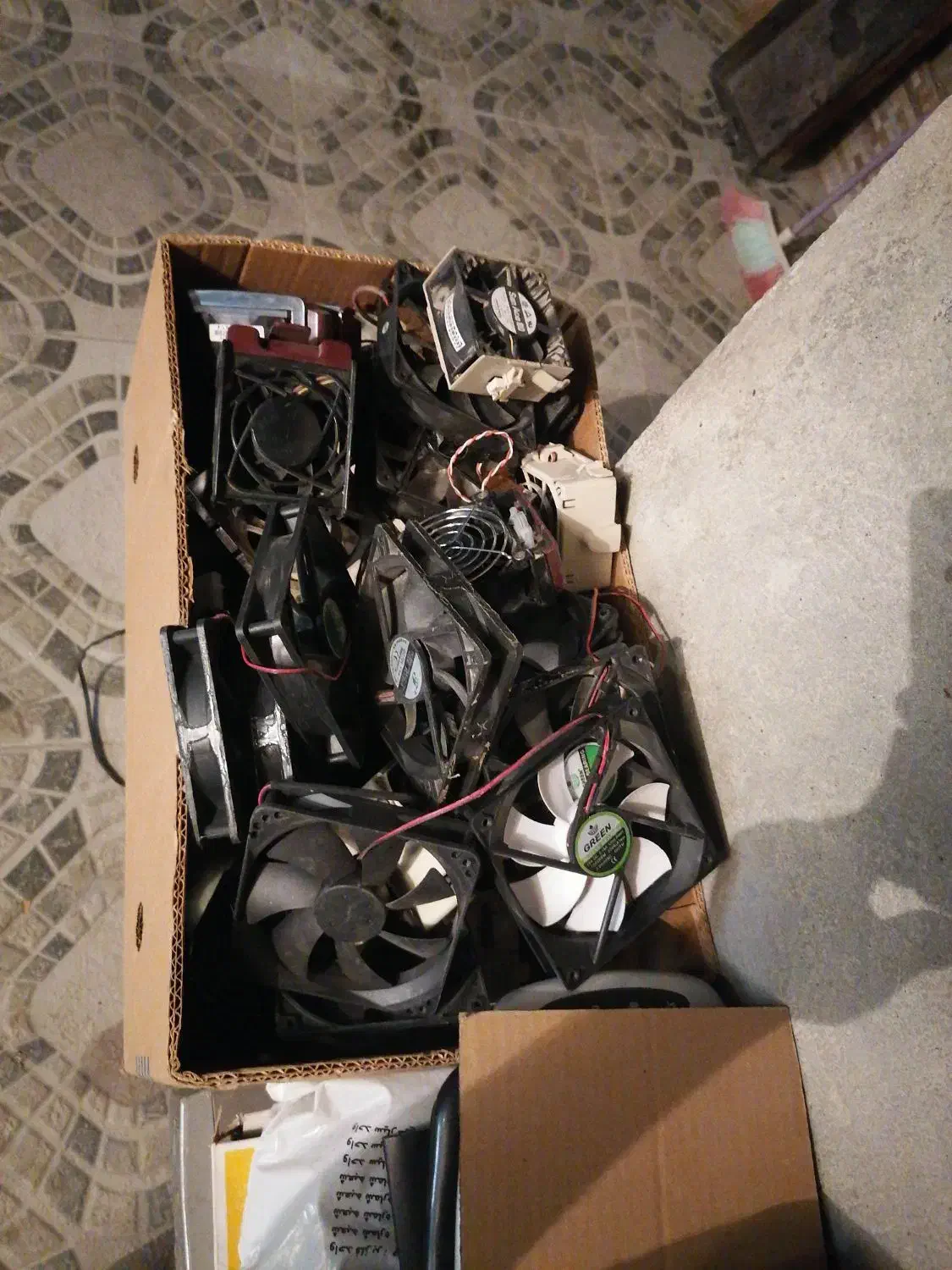 تعداد 40 عدد فن به صورت یکجا|قطعات و لوازم جانبی رایانه|شیراز, شهرک ولیعصر|دیوار