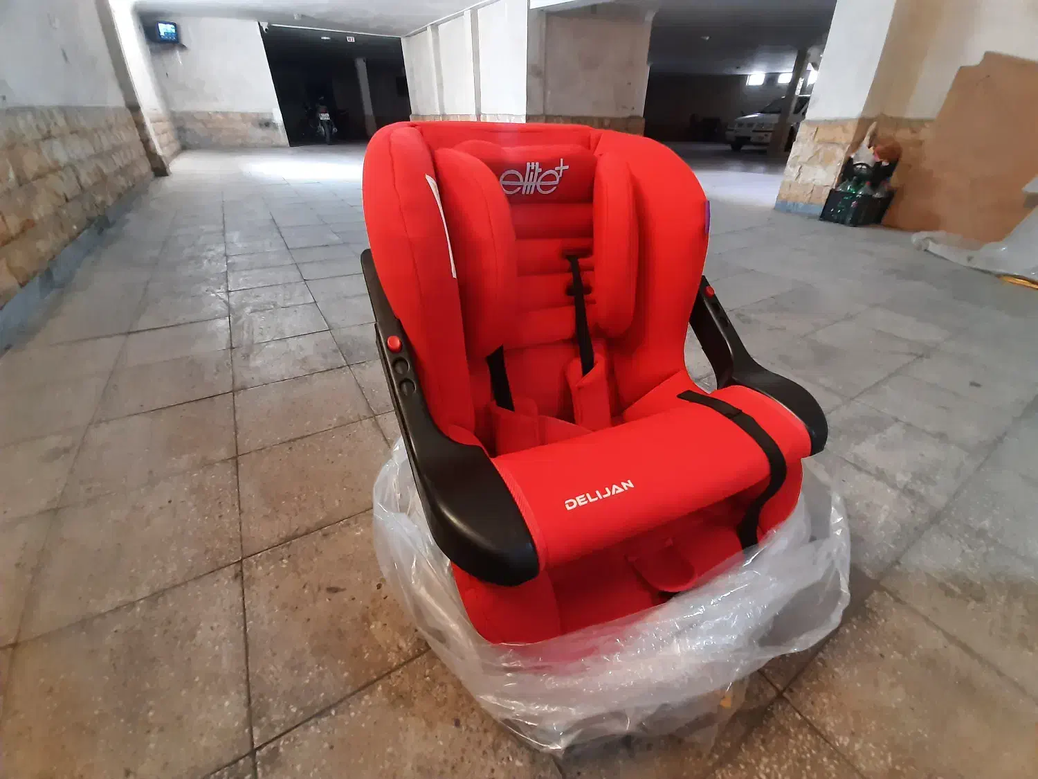 صندلی کودک ماشین|تخت و صندلی بچه|کاشان, گبرها|دیوار