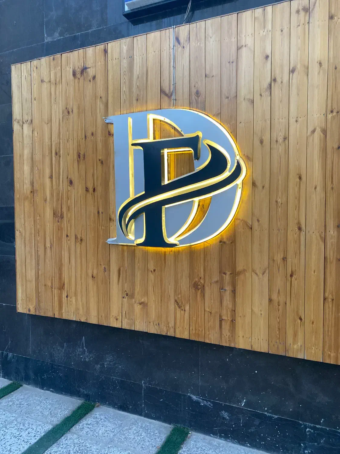 نیروی خدمات برای کلینیک زیبایی|استخدام سرایداری و نظافت|کرمان, |دیوار