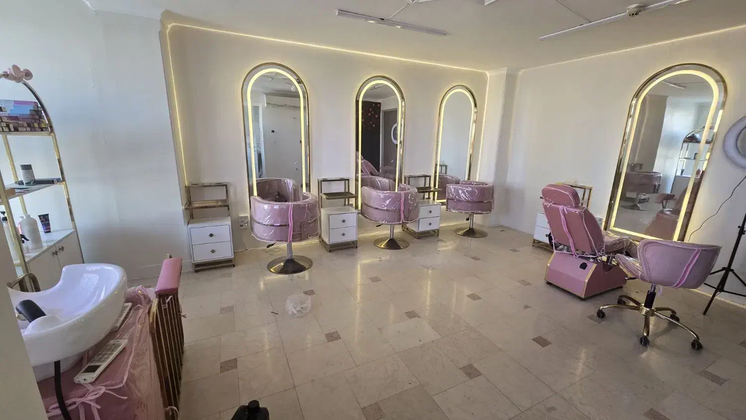 وسایل سالن زیبایی|آرایشگاه و سالن‌های زیبایی|کوهپایه, |دیوار