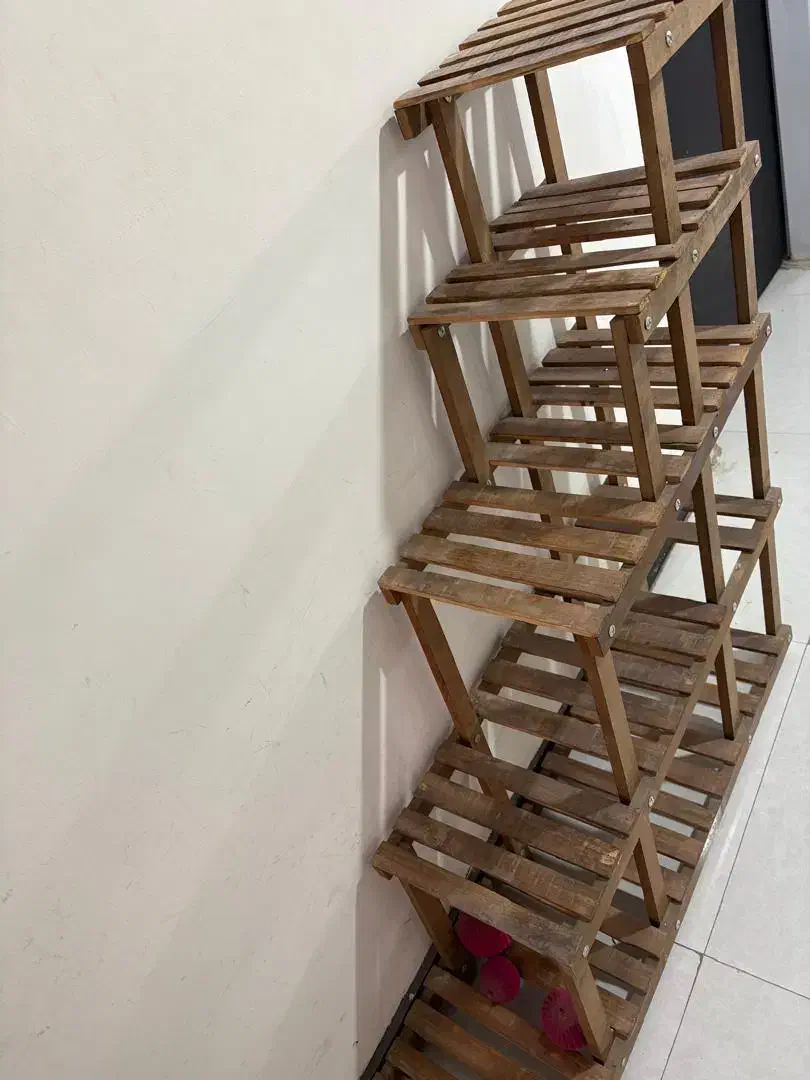 شلف|کتابخانه، شلف، قفسههای دیواری|مهاجران, |دیوار