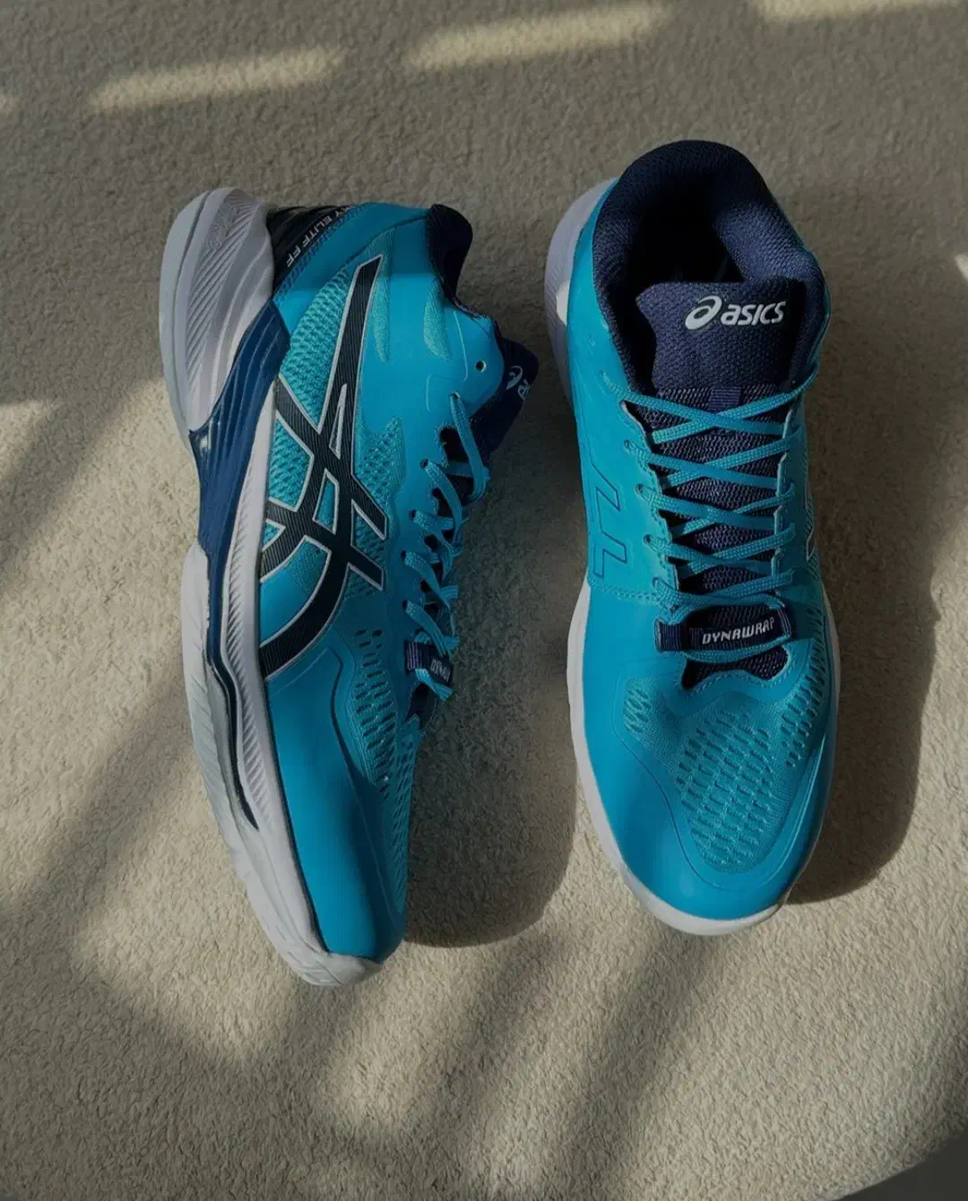 کتونی اسیکس|کیف، کفش، کمربند|نور, |دیوار