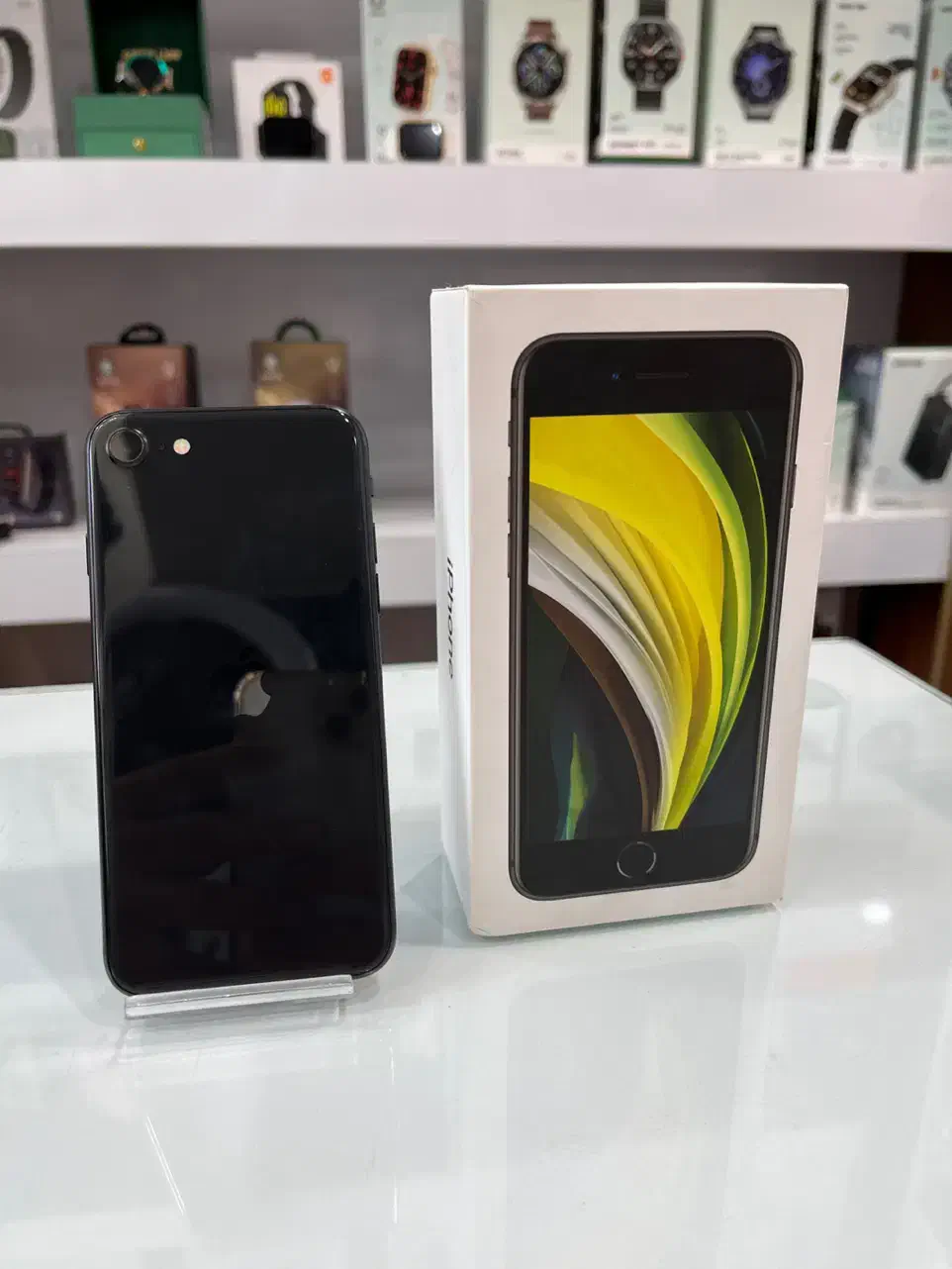 Iphon se 2020 تخفیفی|موبایل|ساری, |دیوار