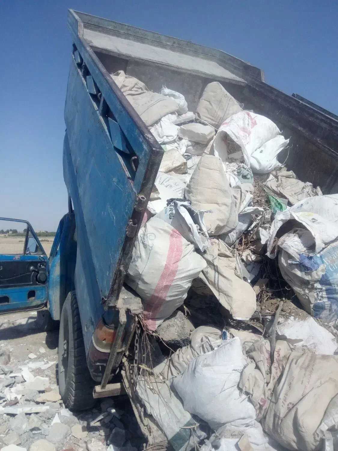 نیسان کمپرسی در حمل مصالح ساختمانی و غیره|خدمات حمل و نقل|نیشابور, شریعتی|دیوار