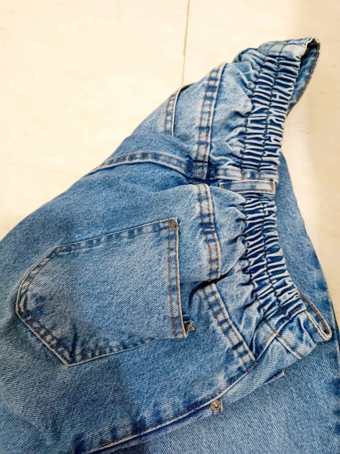 شلوار جین|لباس|هشتگرد, شهرک بعثت|دیوار