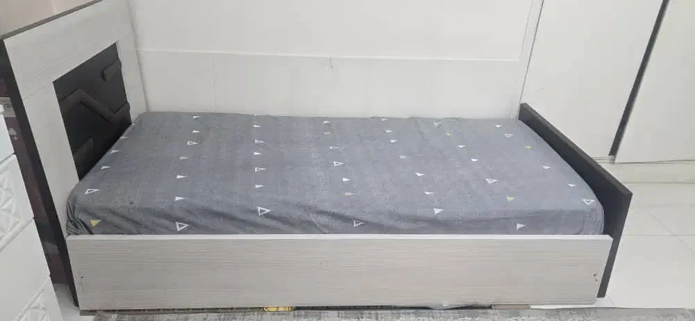 تخت خواب یک نفره|تخت و سرویس خواب|شاهینشهر, عطار|دیوار