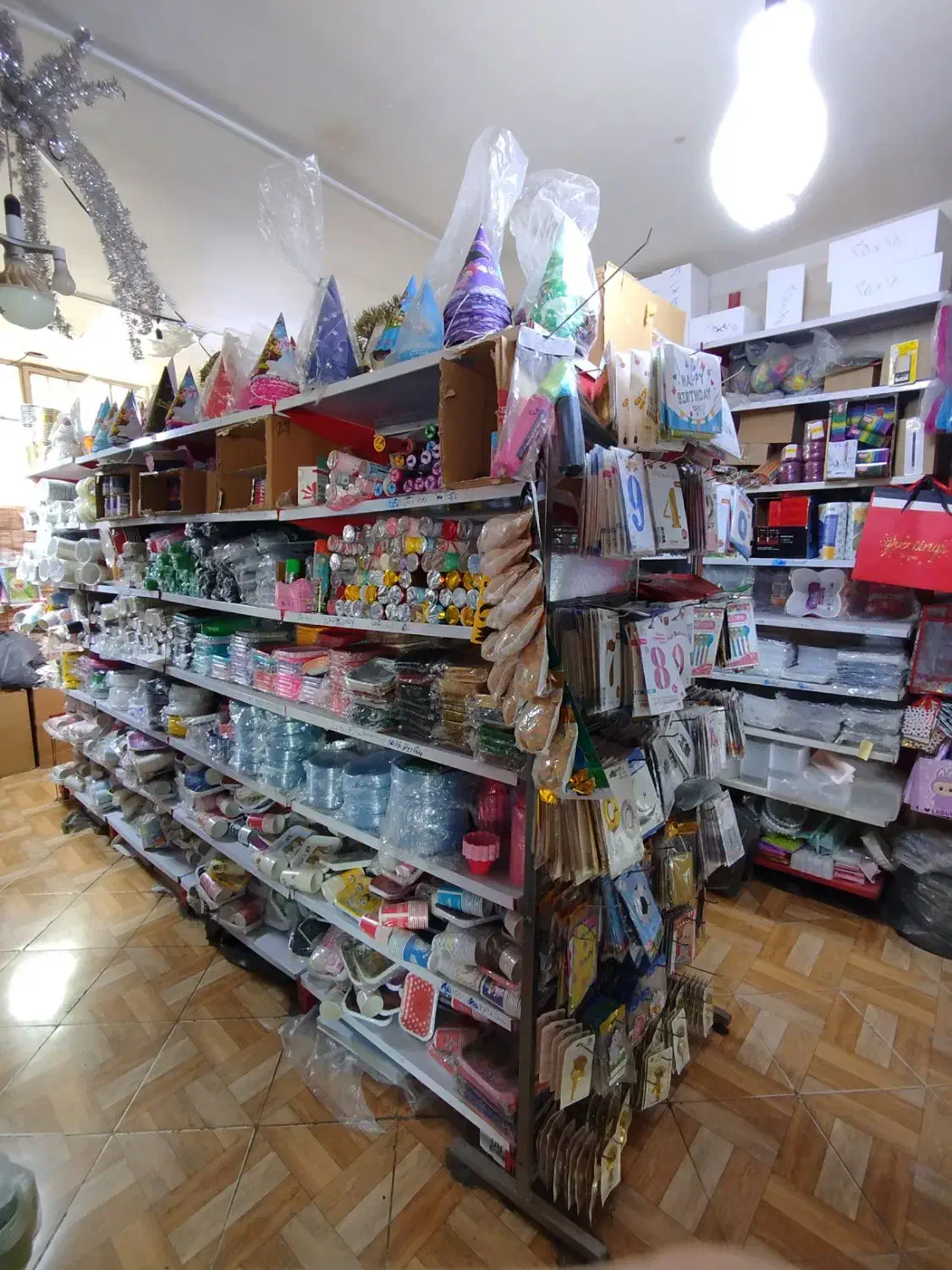 کارگر ساده حقوق ۲۰ میلیون|استخدام خدمات فروشگاه و رستوران|رباط‌کریم, رباط‌کریم|دیوار