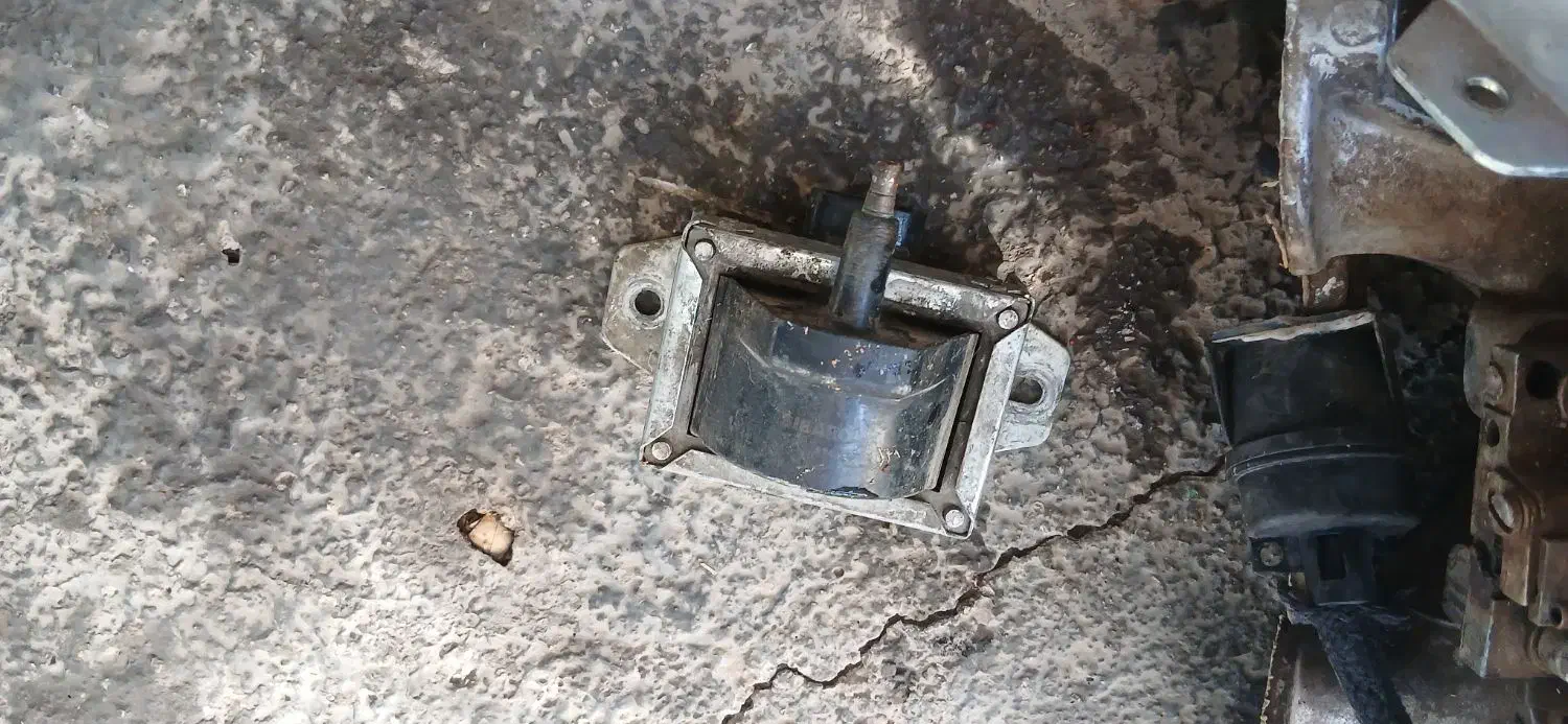 تعدادی لوازم پژو ۲۰۰۰|قطعات یدکی و لوازم جانبی|شباب, |دیوار