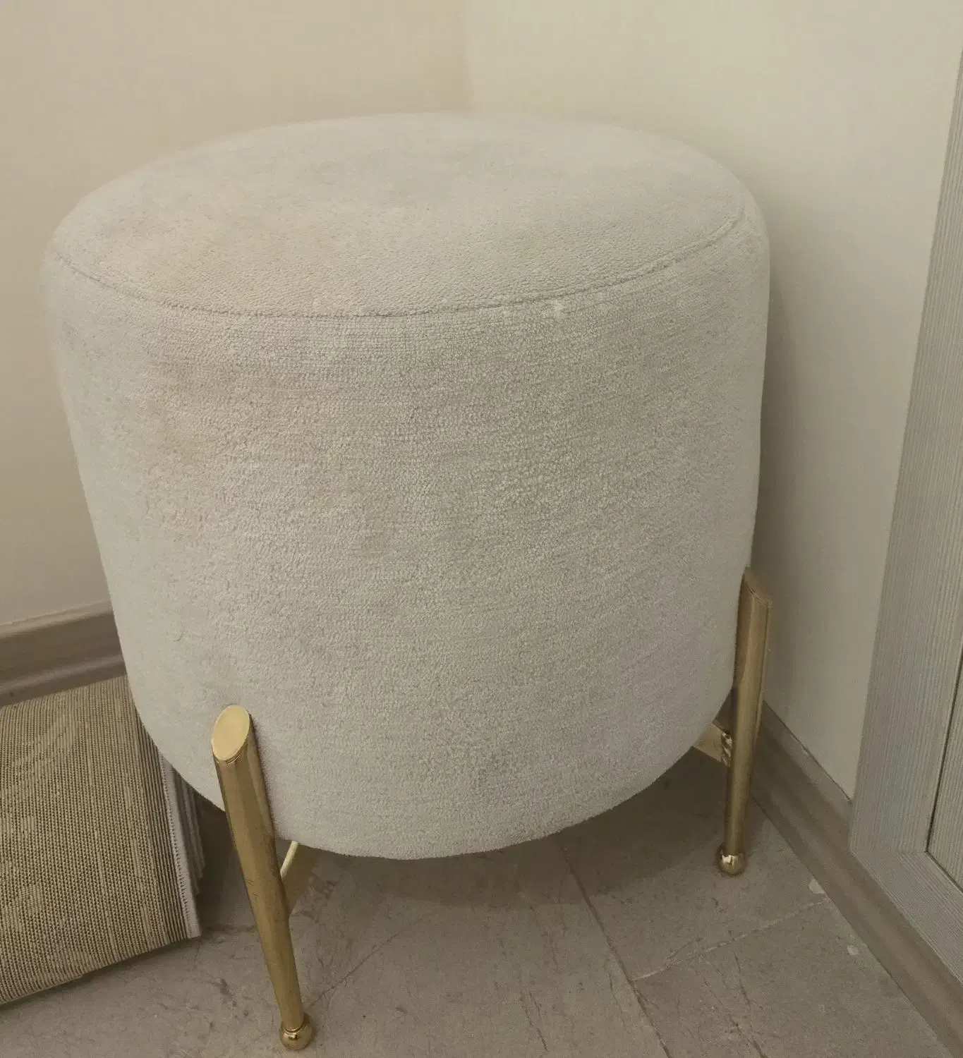 پاف|صندلی و نیمکت|تهران, هروی|دیوار