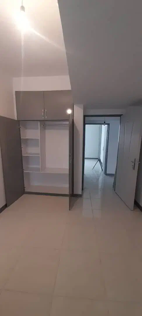 بناسازان دو خواب طبقه اخر ویودار|فروش آپارتمان|صدرا-فارس, فاز ۲|دیوار