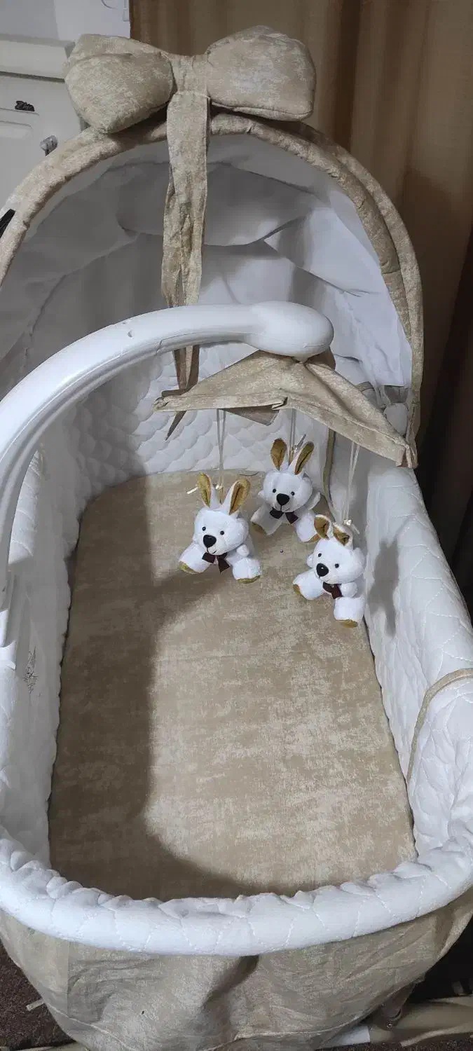 گهواره نوزاد|تخت و صندلی بچه|مشهد, حسابی جنوبی (شهرک غرب)|دیوار