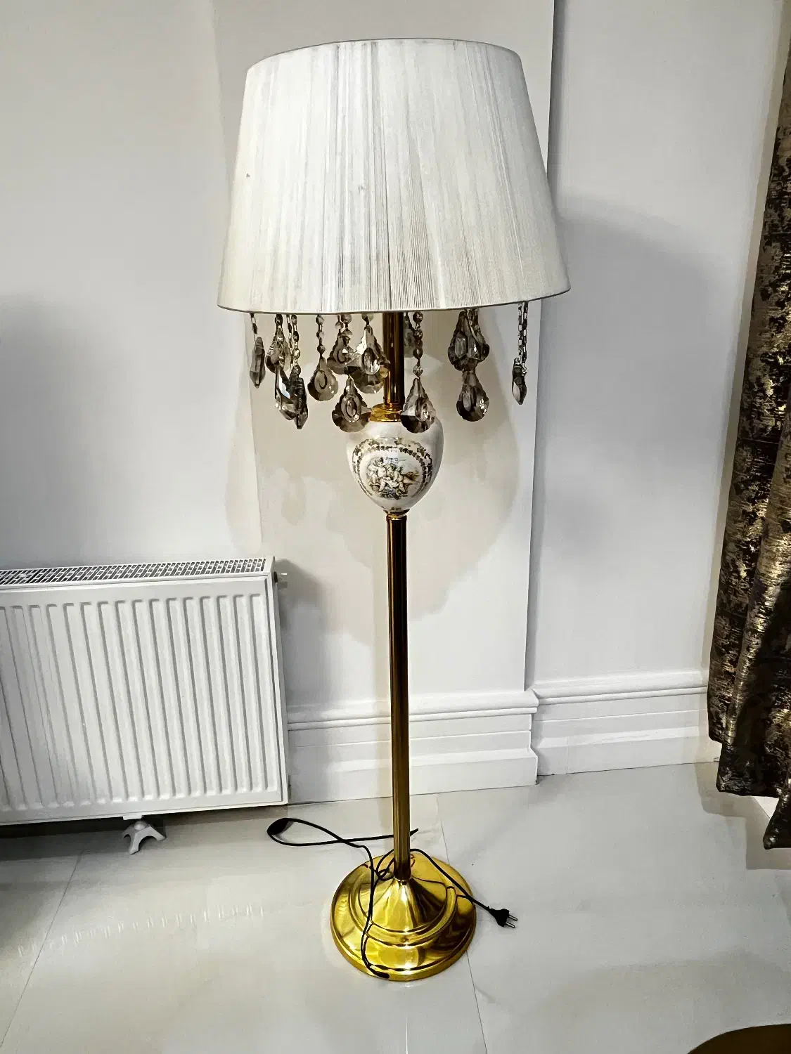 آباژور کاملا سالم و تمیز|چراغ خواب و آباژور|مشهد, جاهد شهر|دیوار