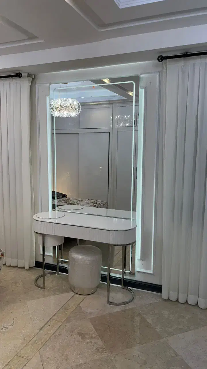 شیشه|آینه|شهریار, شهریار|دیوار