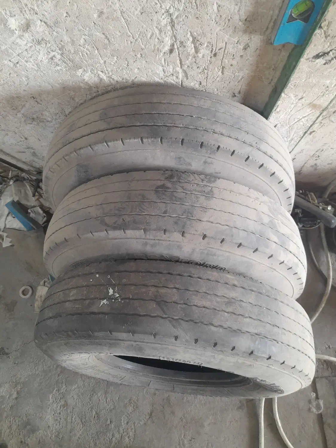 لاستیک عقب نیسان خاور|قطعات یدکی و لوازم جانبی|الوند, |دیوار