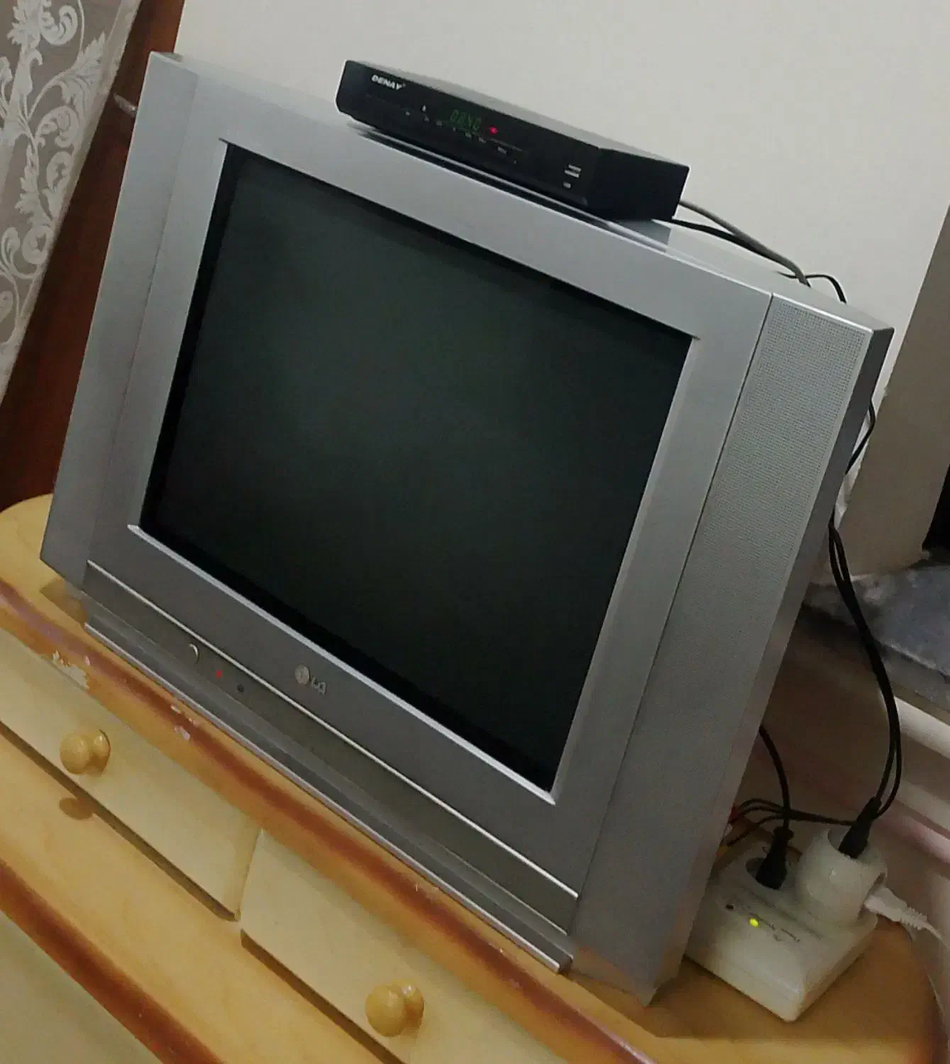 تلویزیون ال جی ۲۱ اینچ|تلویزیون و پروژکتور|رودسر, |دیوار