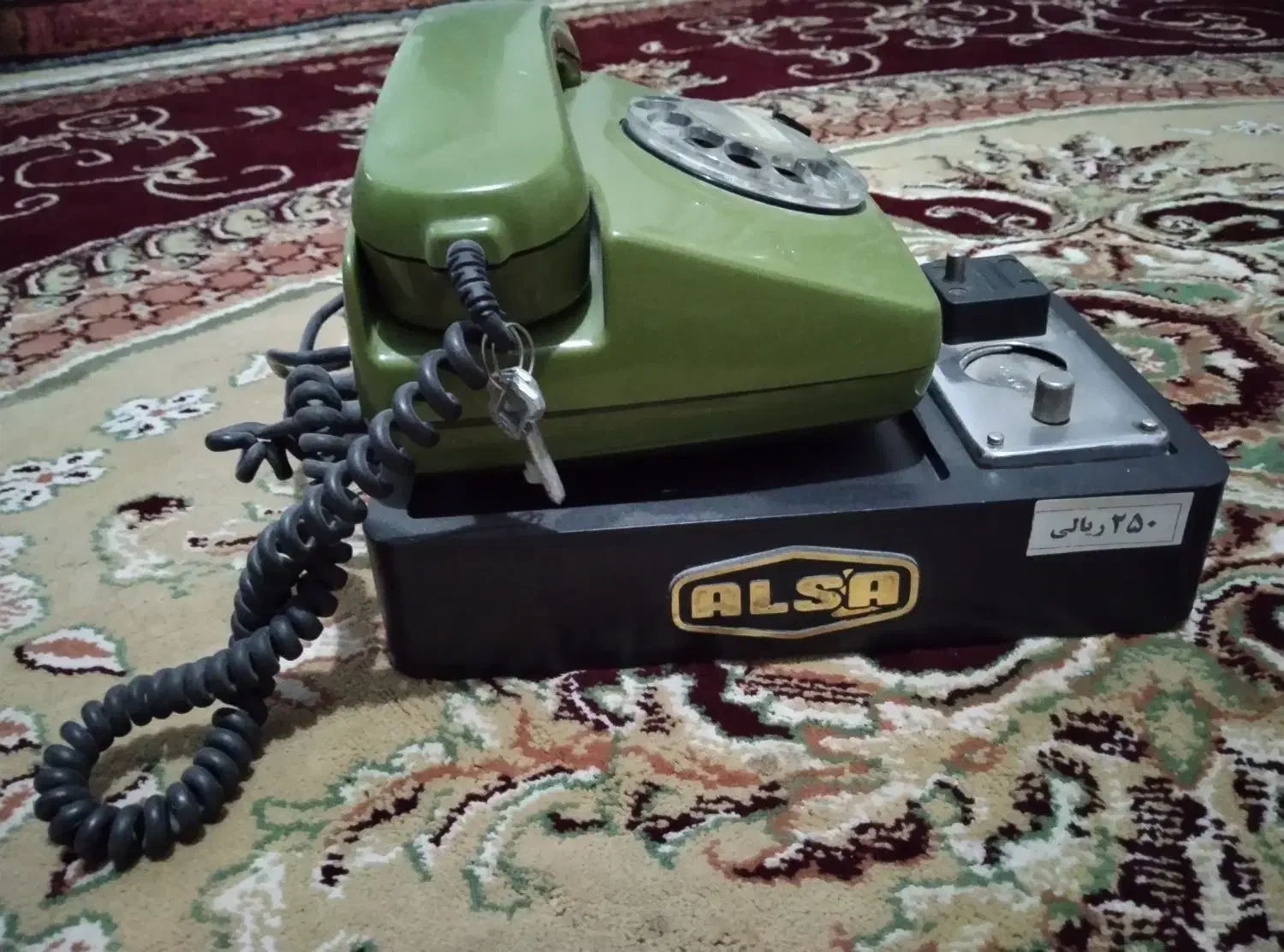 علاالدین و تلفن سکه ای. ترازو|کلکسیون اشیاء عتیقه|تربتحیدریه, آبشار|دیوار