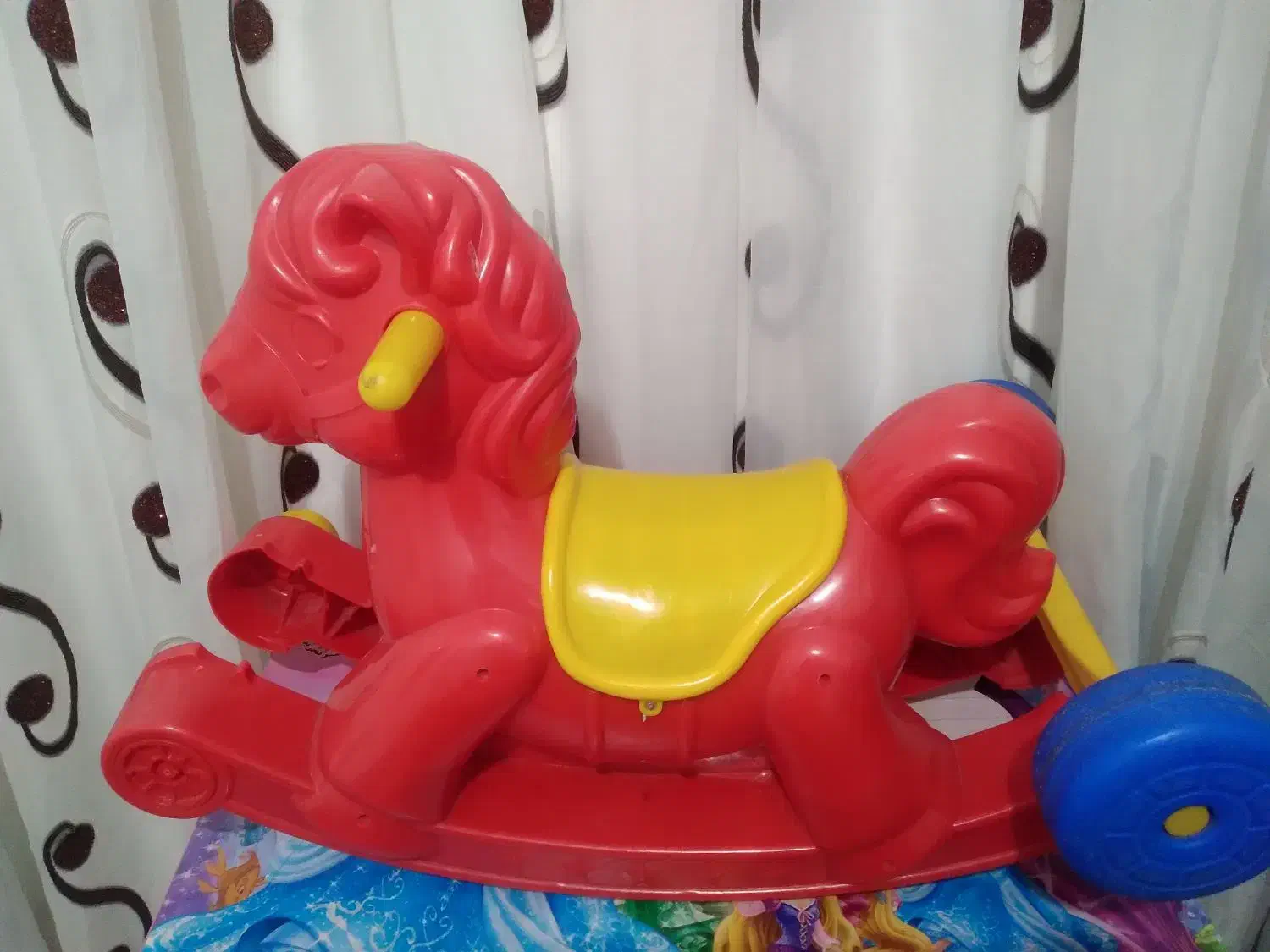 اسب راکر فقط پایه جلوش نیست بقیه سالم|اسباببازی بچه|مشهد, موعود|دیوار