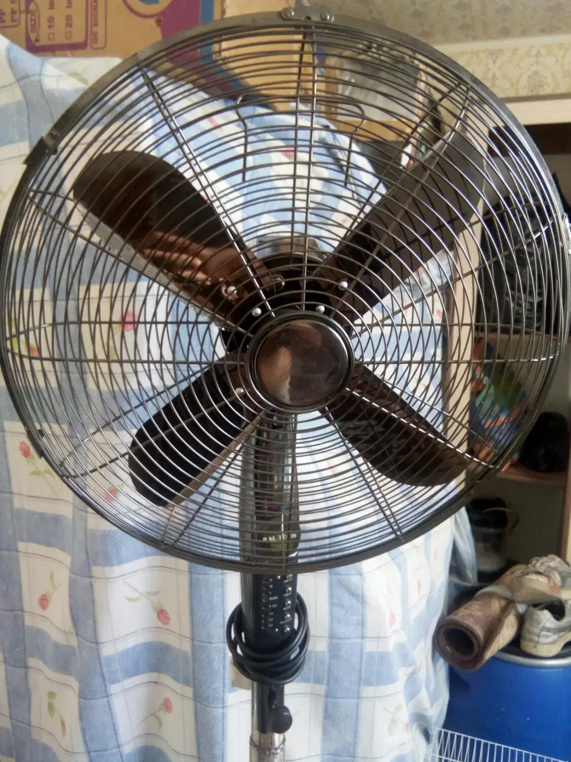 پنکه کره ای|پنکه و تصفیه‌کنندهٔ هوا|گلبهار, شهر جدید گلبهار|دیوار