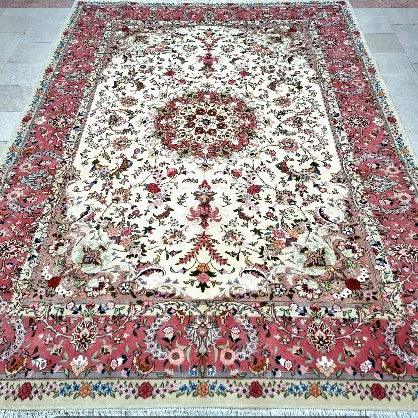 فرش  نقدواقساط دستباف ازکل شهرها دارم|فرش|تهران, ونک|دیوار