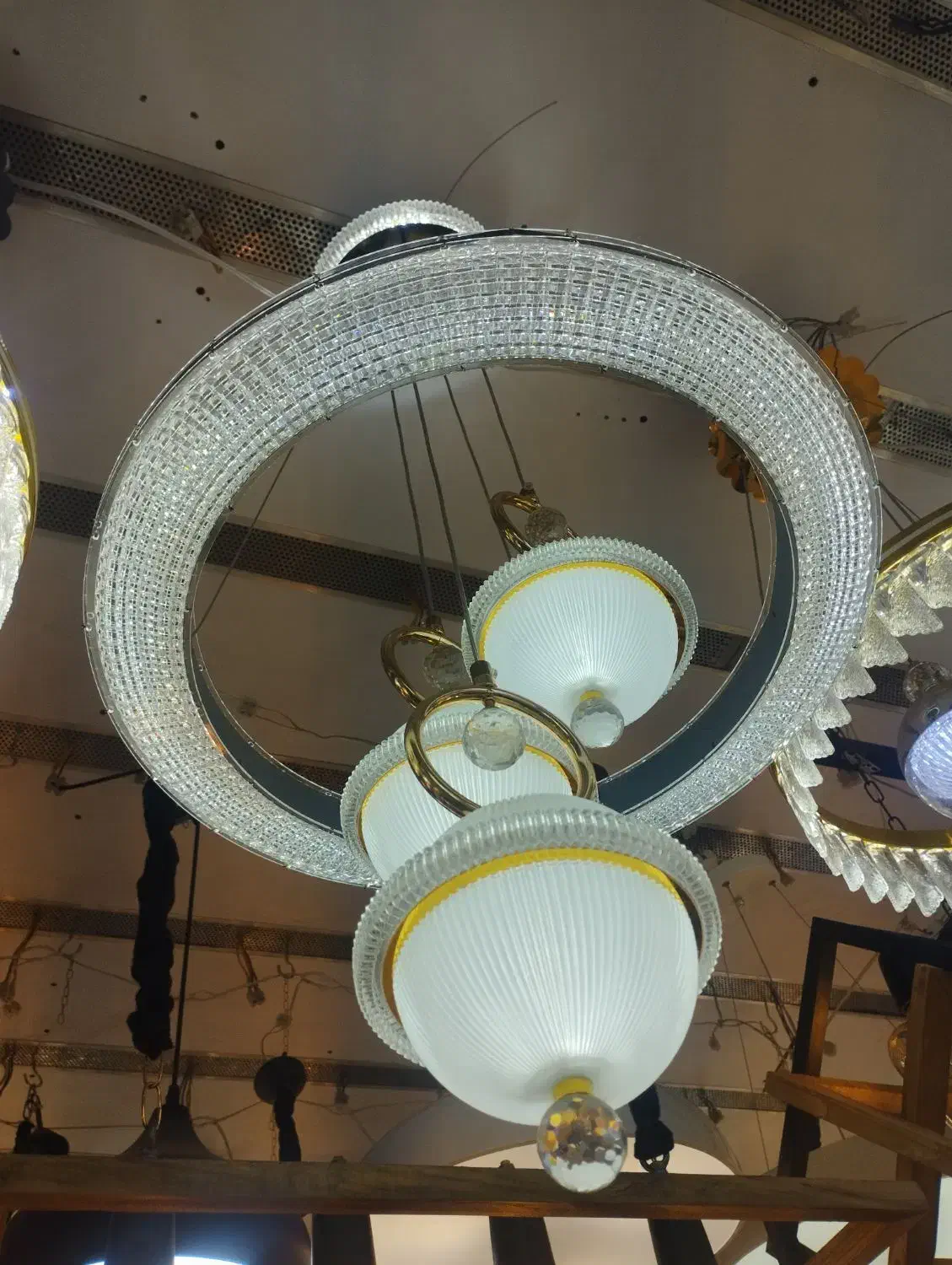 آویز ال ای دی سه حالته|لوستر و چراغ آویز|اصفهان, چرخاب|دیوار