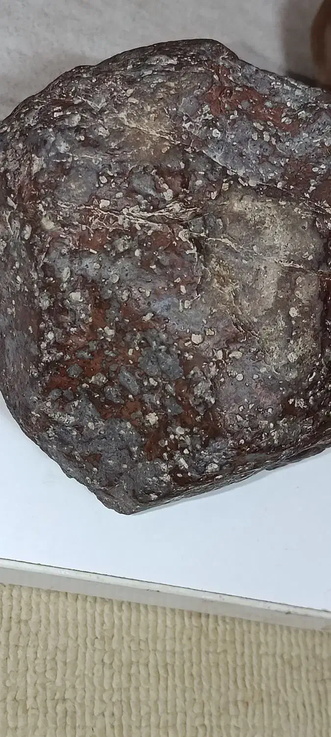 شهاب سنگهای مشکوک|جواهرات|قم, امامزاده ابراهیم|دیوار