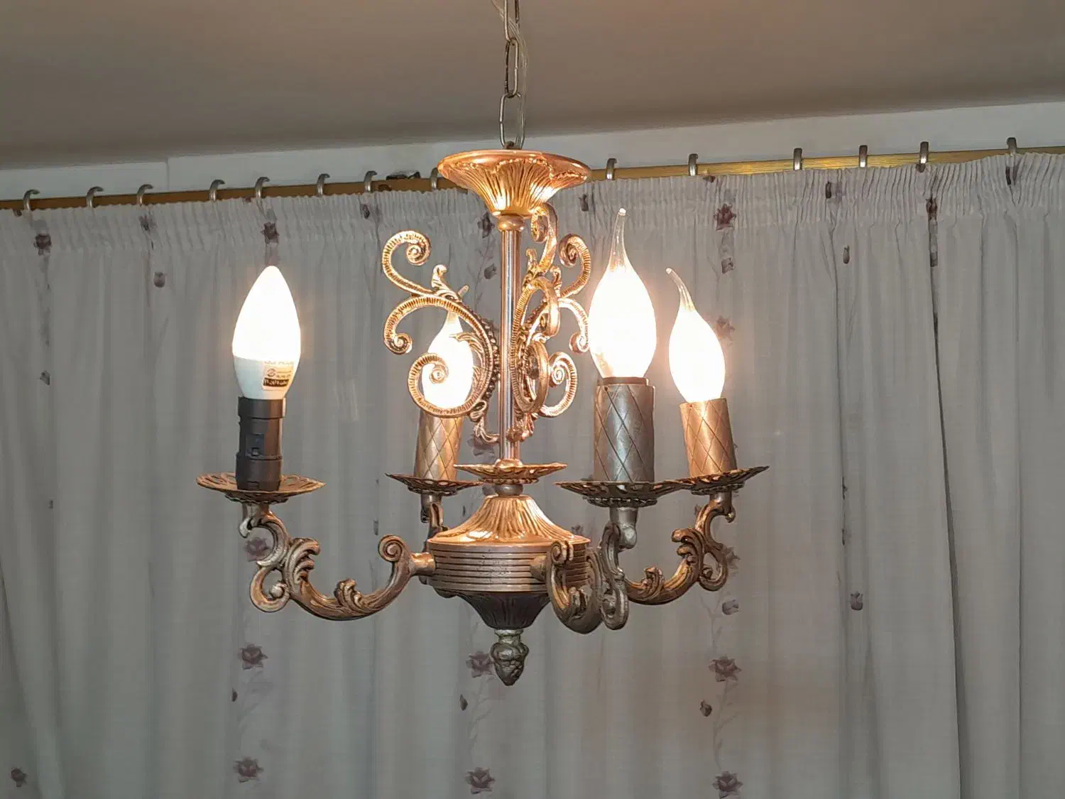 لوستر|لوستر و چراغ آویز|گلبهار, شهر جدید گلبهار|دیوار