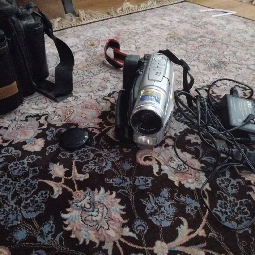 دوربین فیلمبرداری به همراه کیف|دوربین عکاسی و فیلم‌برداری|رشت, معلم|دیوار