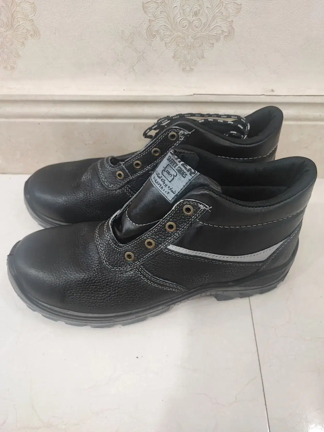 کفش ایمنی کاملا نو و سالم و با کیفیت|کیف، کفش، کمربند|اهواز, زیتون کارمندی|دیوار