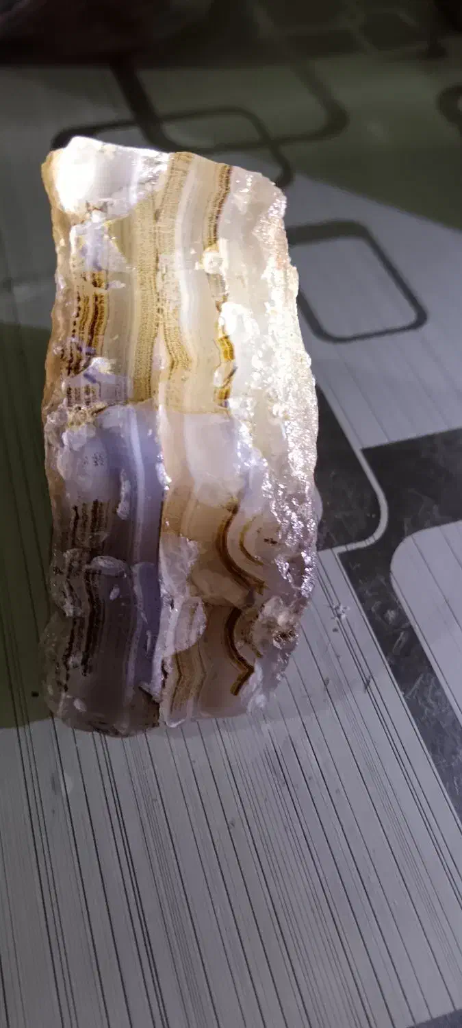 این سنگ سه گوش است و هر سه طرفش عالی|جواهرات|سبزوار, امیر کبیر|دیوار